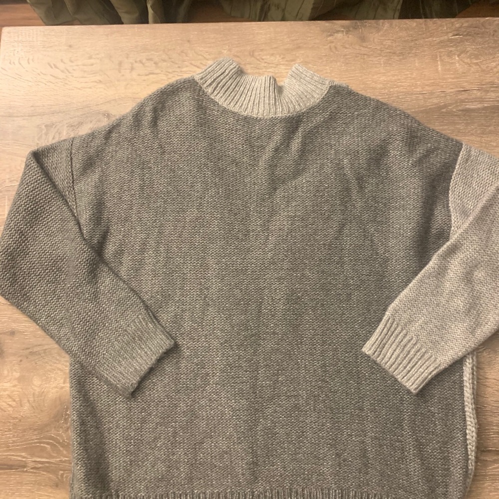 Simply Vera Sweater - Picture 4 of 8